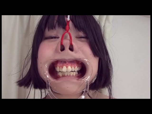 体操インストラクター やらせ劇場 醜い鼻フック顔で謝らせられる女達 鼻フック開口具